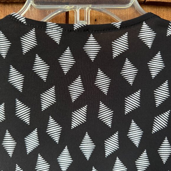 Anne Klein Black/White Geometric Print Stretch Knit Faux Wrap Dress - Women's 16 - Picture 7 of 10